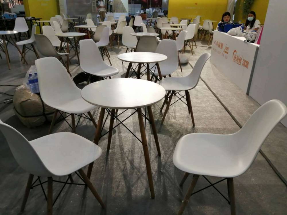 深圳出租圆桌藤桌椅ibm桌贵宾椅塑料椅方桌