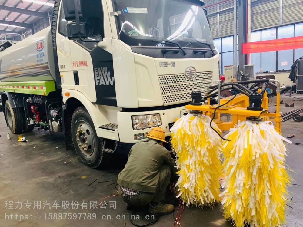 5吨双面城市护栏清洗车高速公路护栏清洗车多少钱一辆