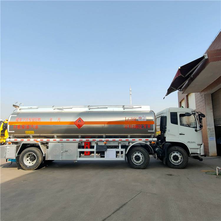 大型油罐车东风天锦三轴199方运油车16吨加油车