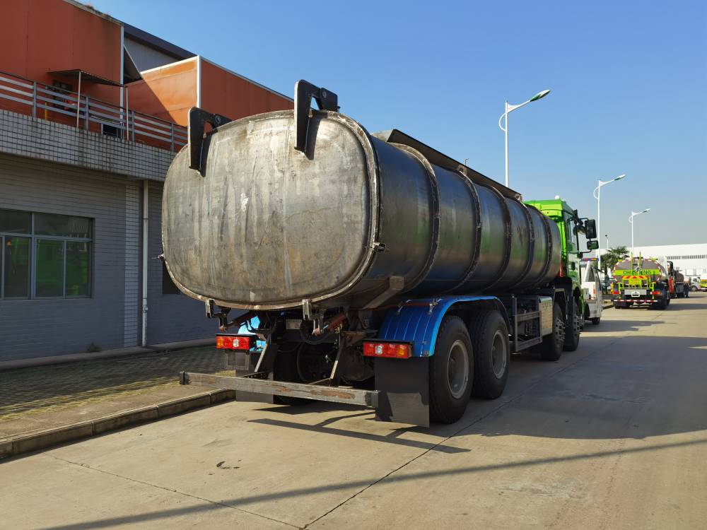 陕汽前四后八拉泥巴的车工地污泥运输车油田污泥运输车