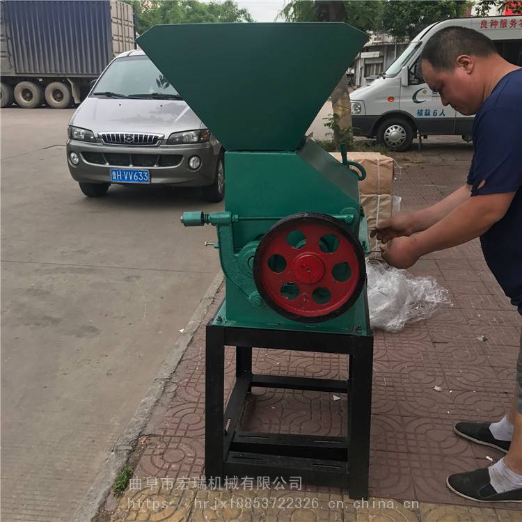 湖北花生破碎机厂家打玉米粉机器视频杂粮加工挤扁机 