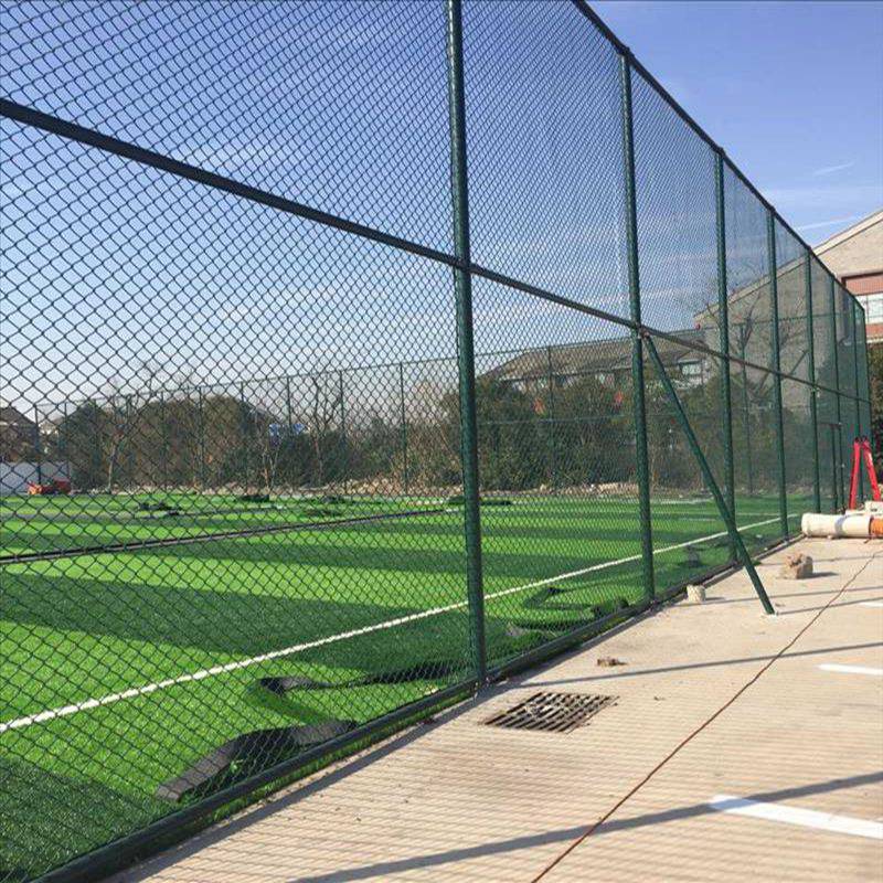 球场围栏网体育场护栏网篮球场隔离网低碳钢丝编织涂塑处理