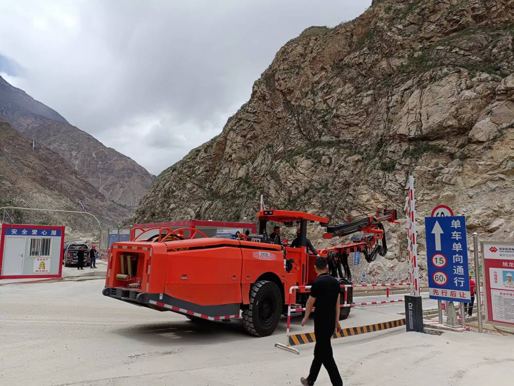 鑫通dws90锚杆台车助力中国水电五局旭龙电站高导进口项目