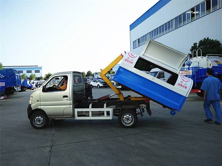 鉤臂垃圾車價格垃圾車改裝廠東風牌鉤臂垃圾車