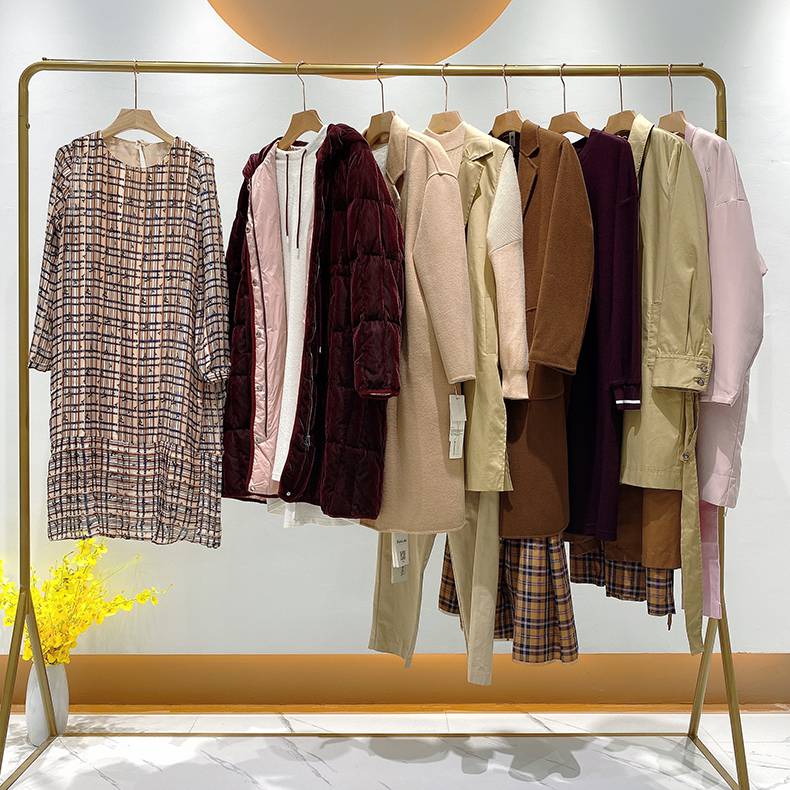 三淼女装品牌折扣羽绒服库存休闲直播外贸原单工厂拿货青海海南尾货