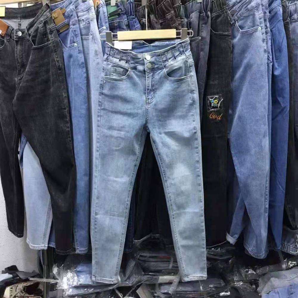 成都便宜服装地摊尾货摆摊专卖货源服装批发5元尾货女装批发女士牛仔