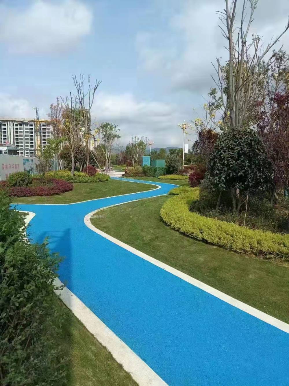 彩色透水地坪彩色透水混凝土多年风霜依旧靓丽多彩