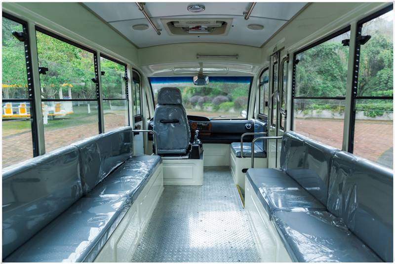 也可做燃油版车辆乘坐人员多,空间宽敞,实用性强适用于旅游景区,公园