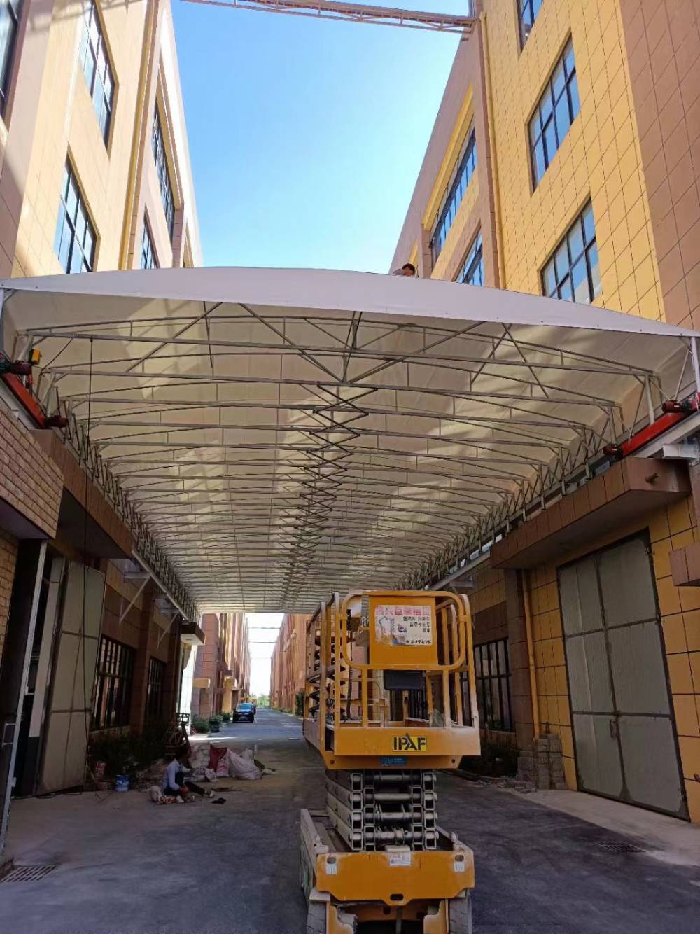 山东威海电动推拉棚活动雨蓬伸缩式遮阳篷上海屋顶移动棚临时堆货雨篷防水