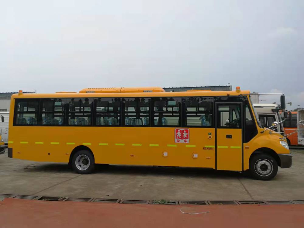 大马力全封闭电动停车指示牌国六牡丹96米42座中小学校车