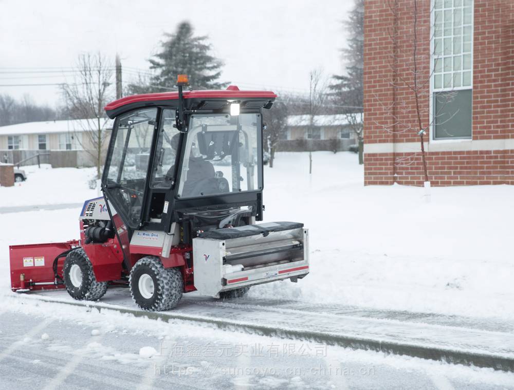 美国ventrac道路清雪机驾驶室除冰车sa250直落式撒布器洒盐除雪车价格 中国供应商