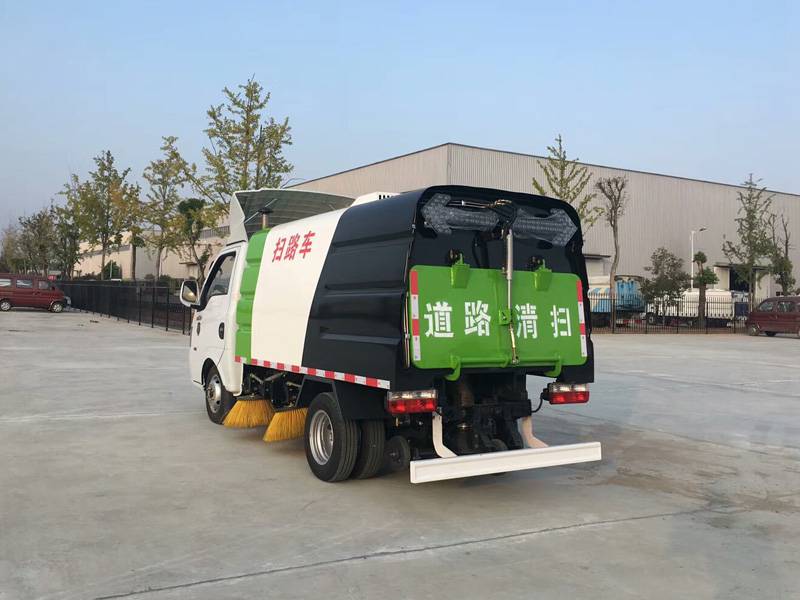 扫路车