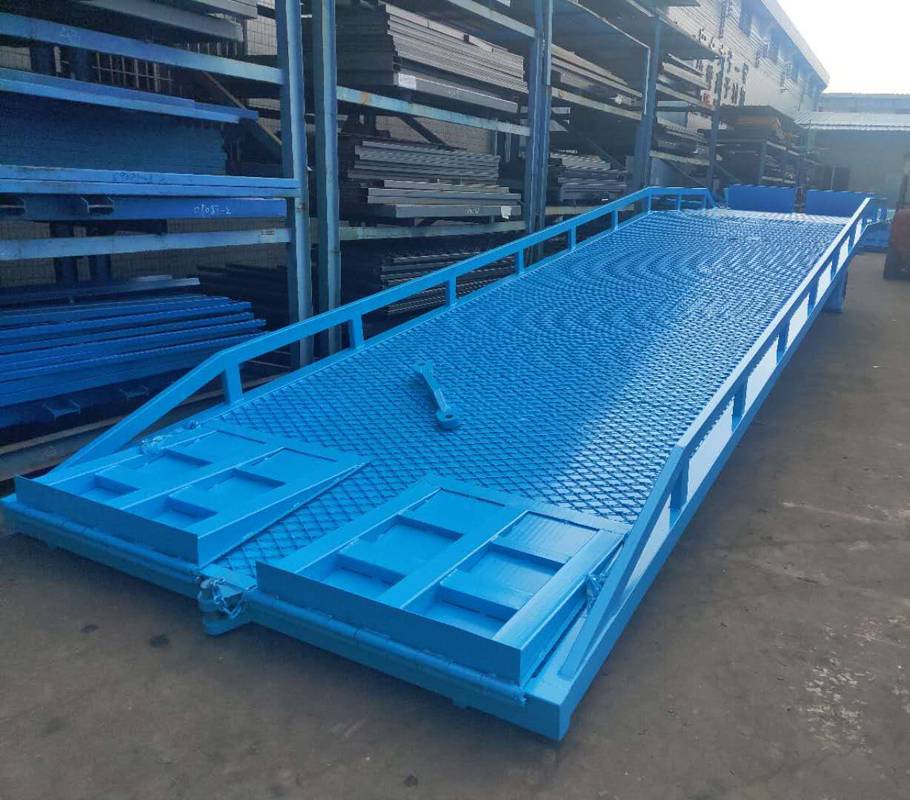 皇加力机械集装箱卸货平台叉车移动液压登车桥承重强