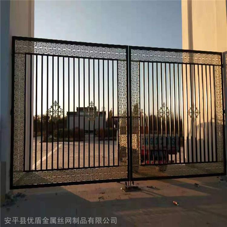 生产别墅铁艺大门喷漆表面处理