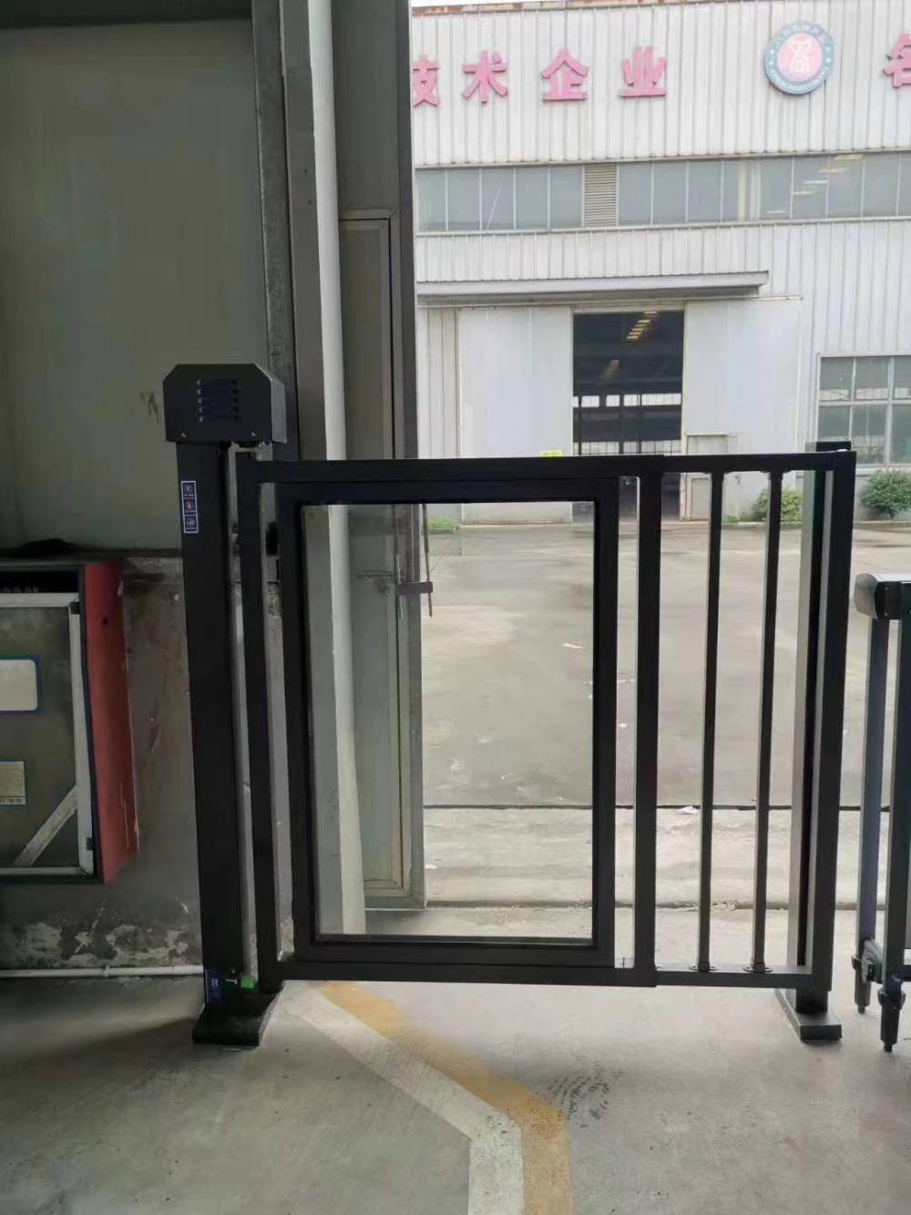 鹿晟淄博小区人行小门平移门智能道闸安装维修图片