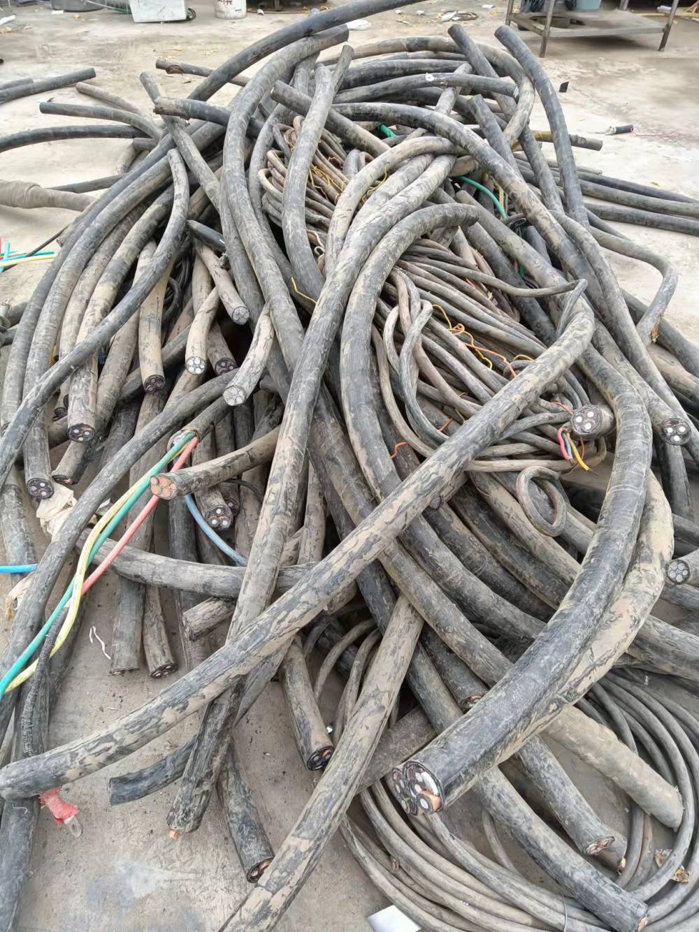 2020铝绞线回收锡林郭勒盟回收旧电线长期回收