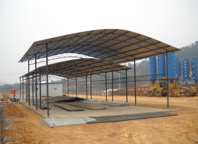 南京大型钢结构彩钢棚料库圆弧棚工地彩钢板活动房钢筋加工厂房全封闭