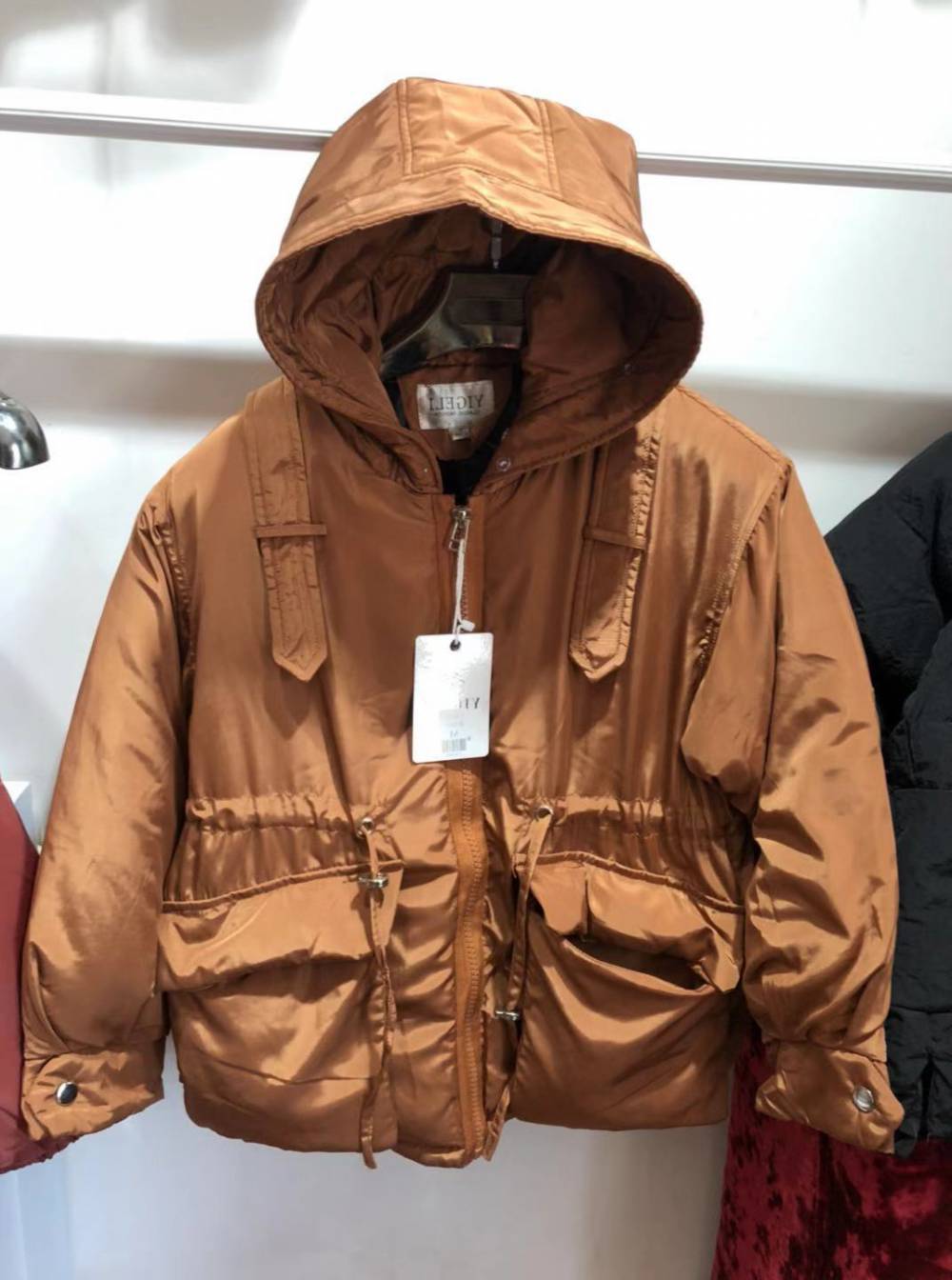 新疆博尔塔拉品牌羽绒服清货加厚包芯纱毛衣女服装批发商从哪里进货