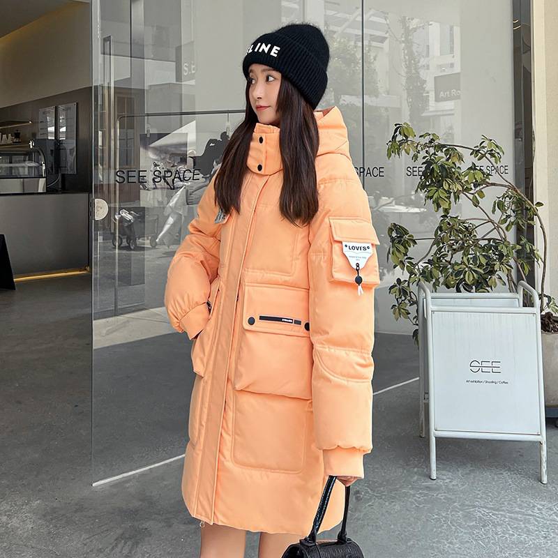 新疆博尔塔拉品牌羽绒服清货加厚包芯纱毛衣女服装批发商从哪里进货