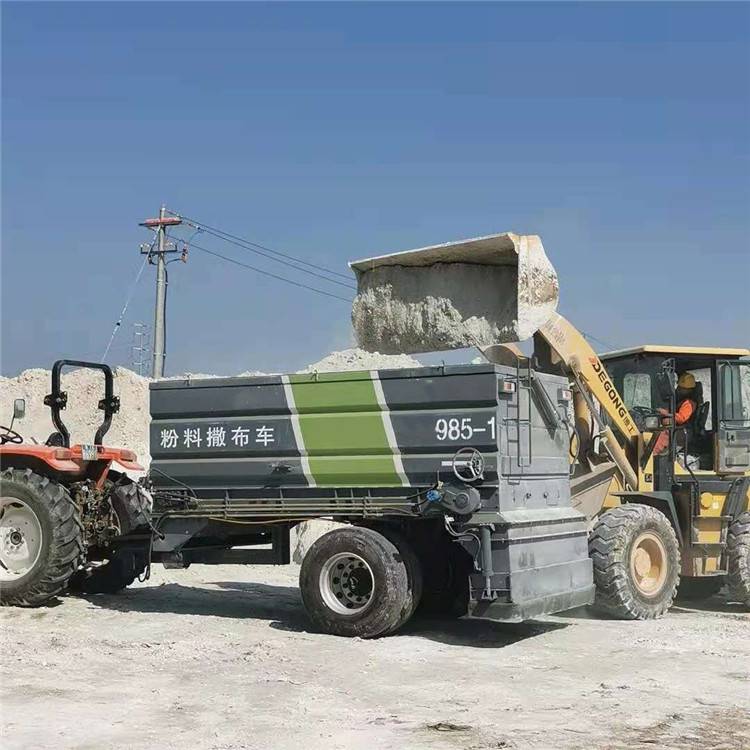 水泥撒布机石灰水泥撒布机灰粉摊铺布料机