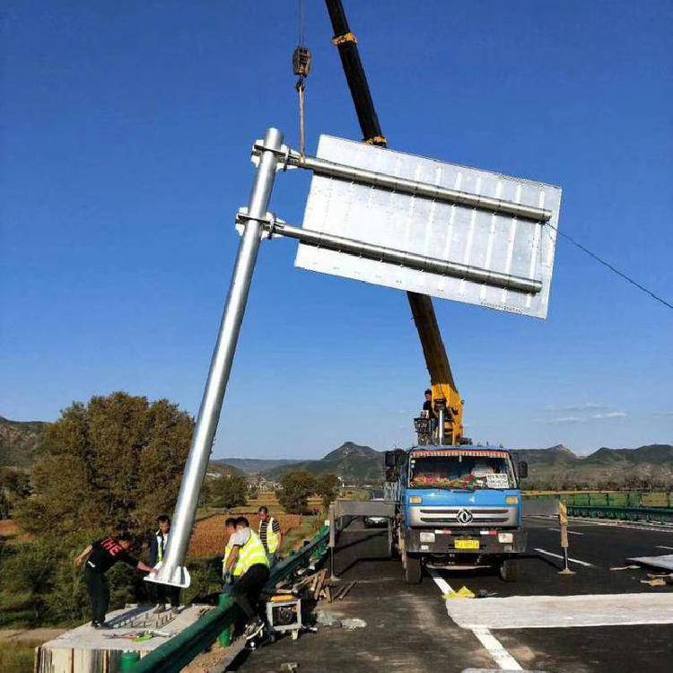 道路指示牌背面图片