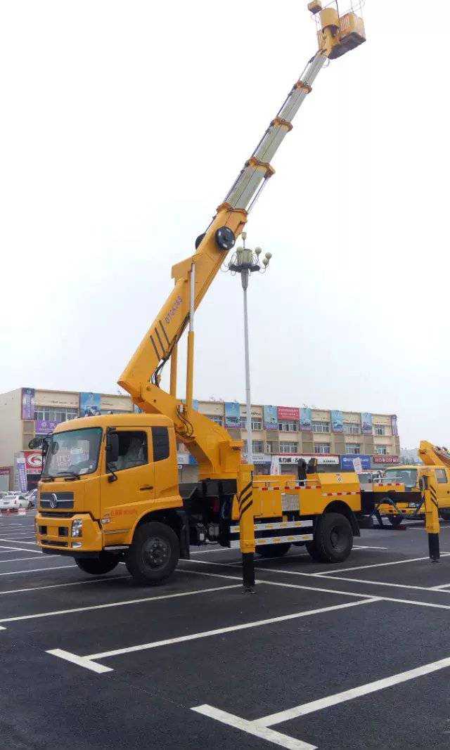 30米登高车折臂高空作业车厂家报价