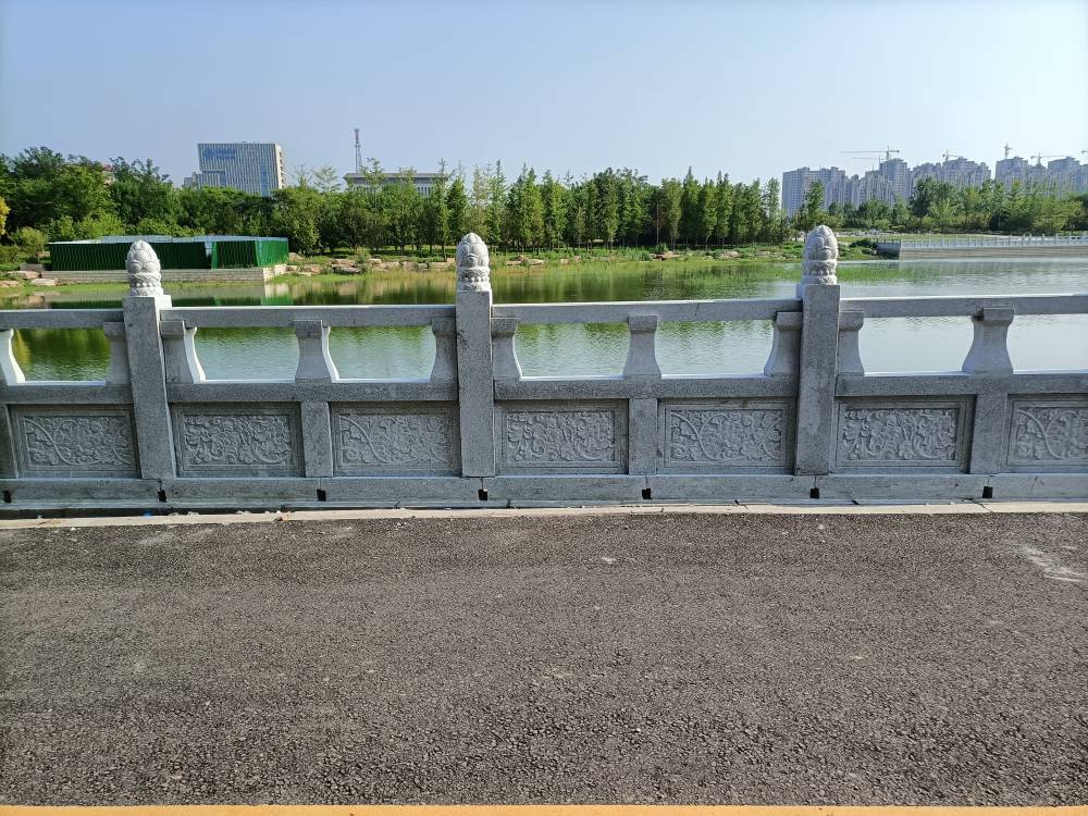 汉白玉石栏杆多层次安装效果好