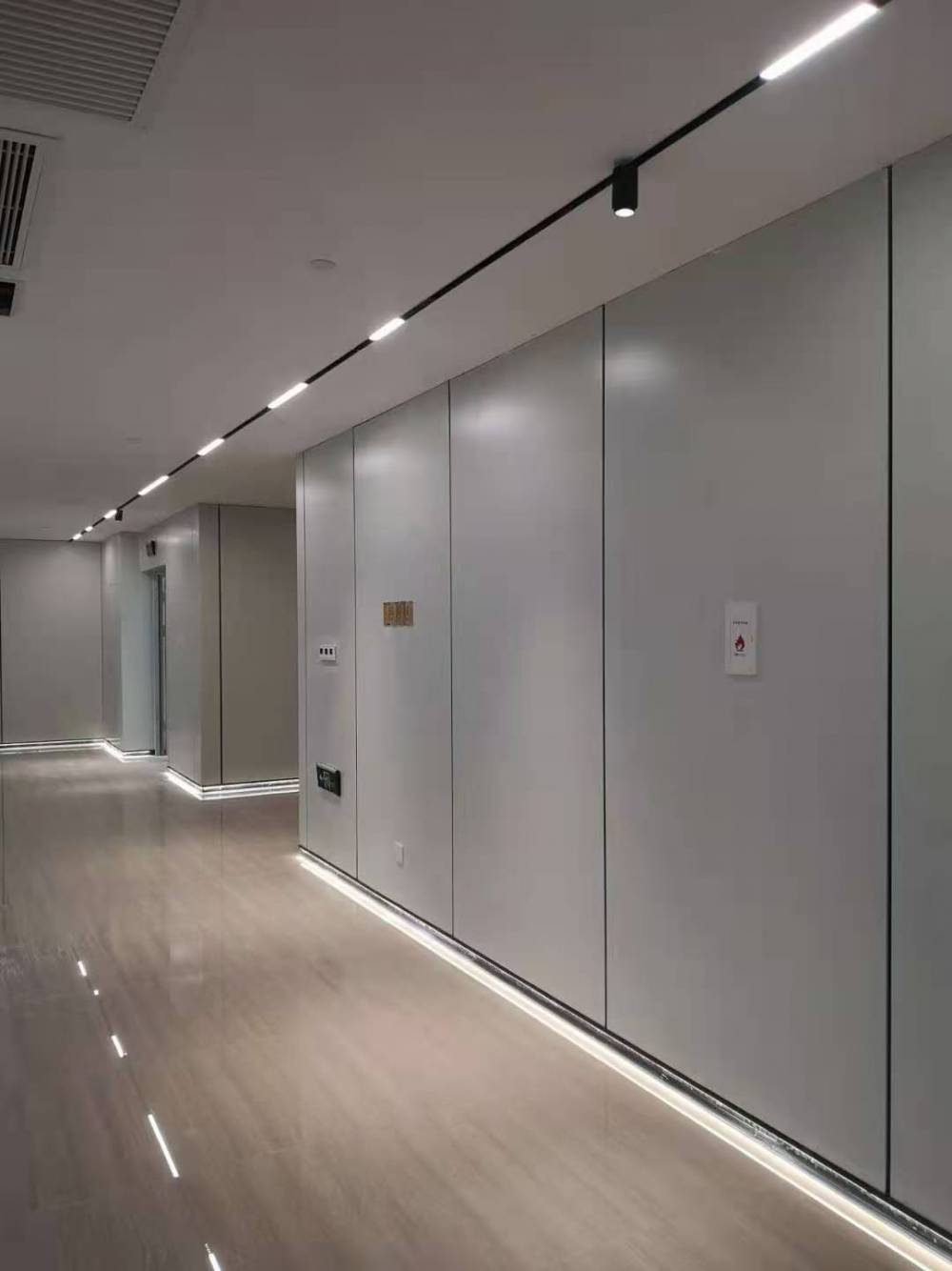 烤漆钢板办公隔断,机房钢制墙板厂家