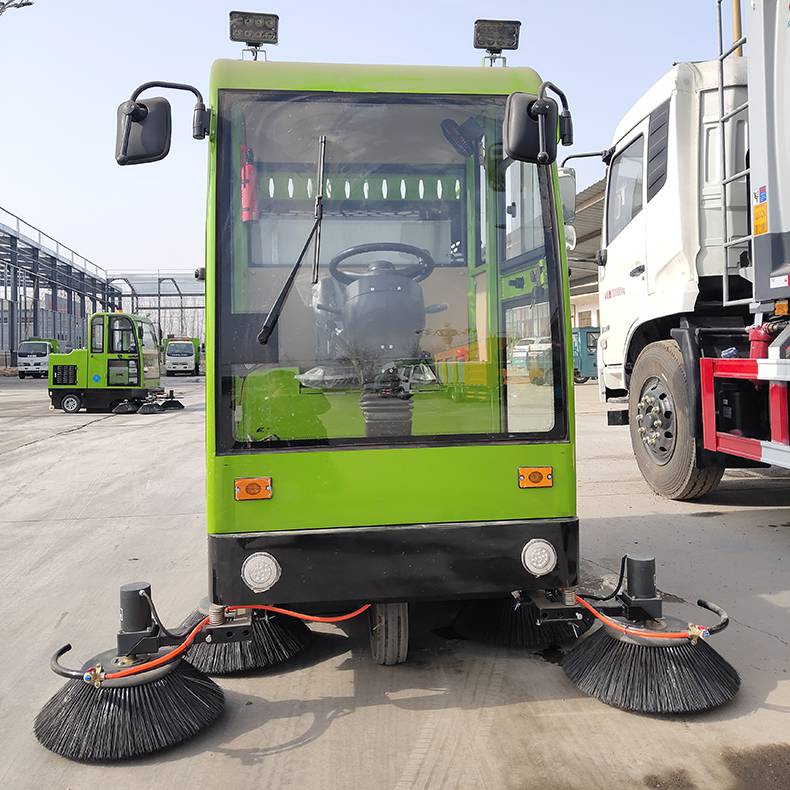 恆嶽全封閉電動掃路車全封閉駕駛式掃地機公路車間小區掃路車