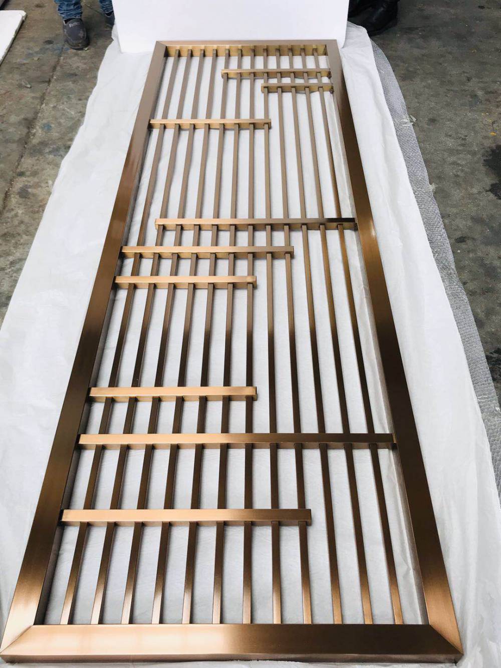 山西阳泉不锈钢香槟金花格屏风 景观工程 山西阳泉户外金属屏风