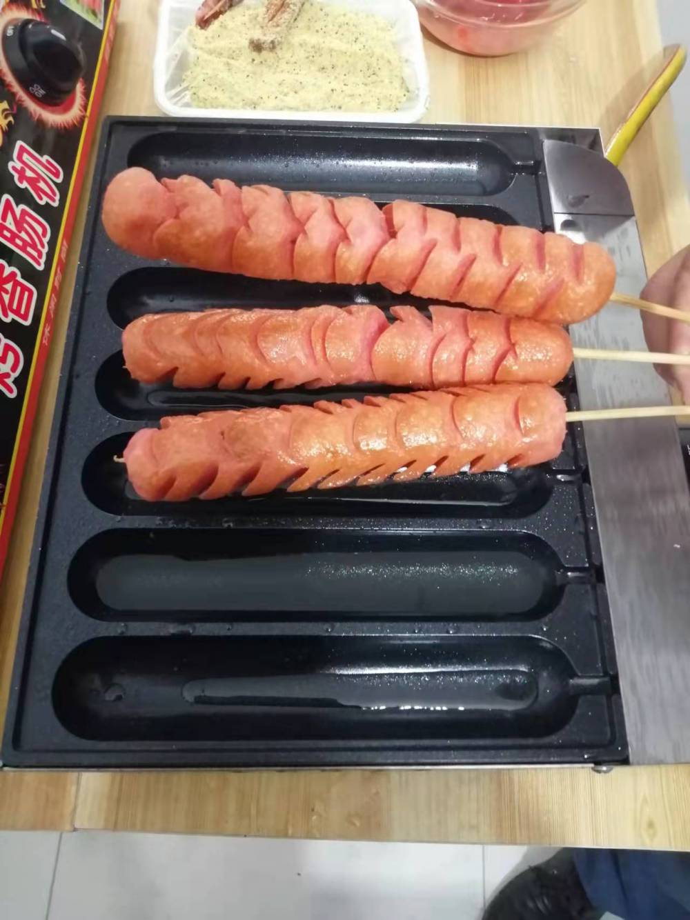 【脆皮烤肠秘制烤肠多种味道选择摆摊好项目】视频介绍 - 中国供应商