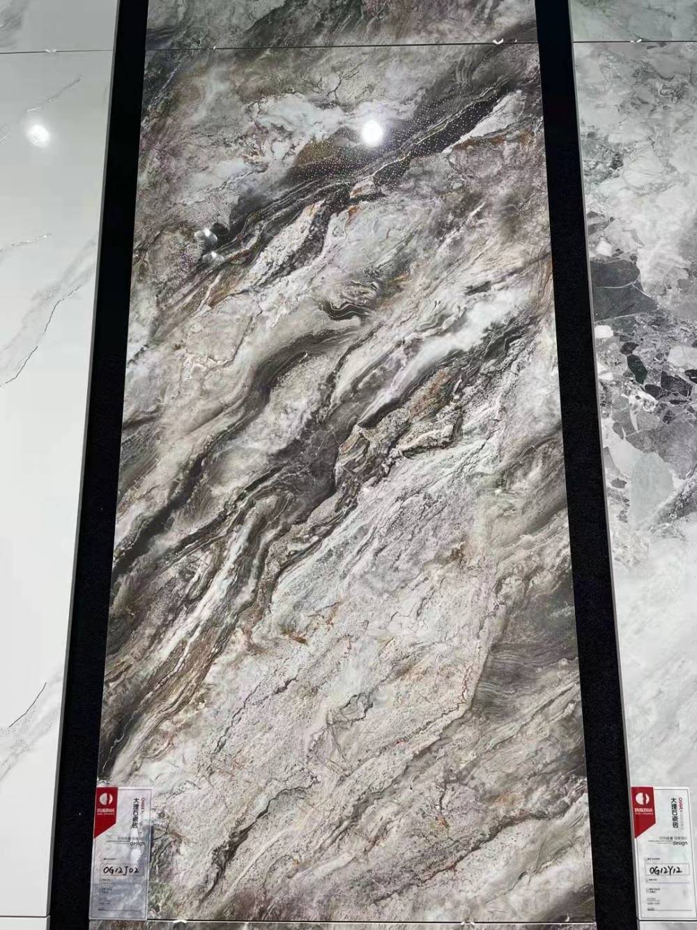 山东淄博客厅超市便利店装修600x1200灰色简约瓷砖地板砖背景墙砖工程