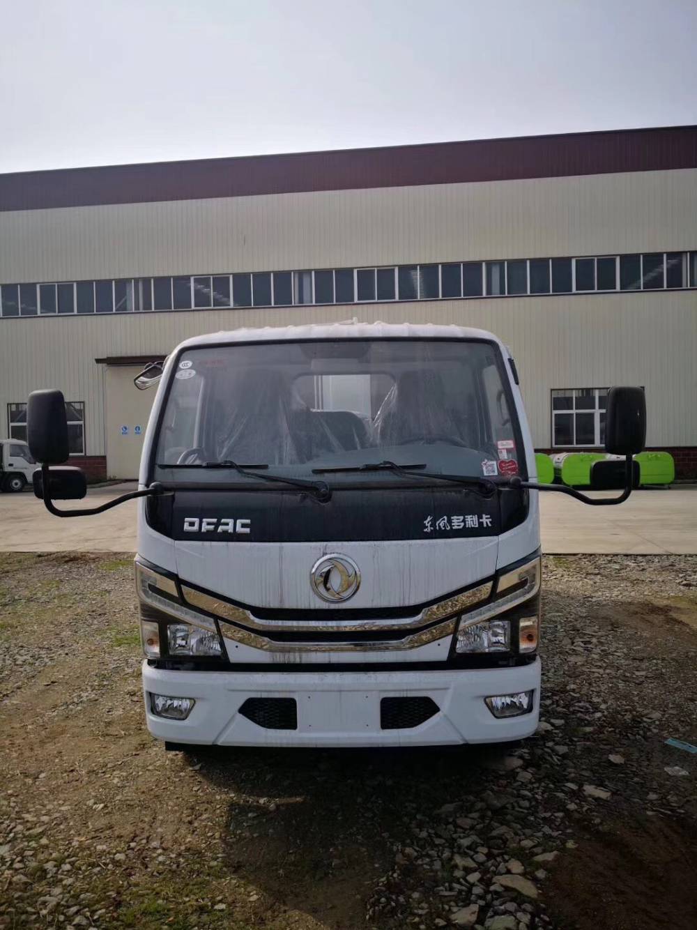 汽油全封闭挂桶式垃圾车全封闭挂桶式垃圾车多少钱一辆