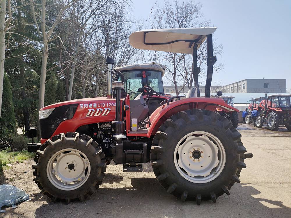 荐机是谁还没准备好秋收要用的1204拖拉机