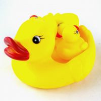 【子母鴨】水上小玩具洗澡戲水小黃鴨搪膠捏捏叫小動(dòng)物 做工較好