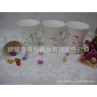 精品货源陶瓷高反口杯带盖带勺 2013年春DAILY咖啡杯 淘宝热销