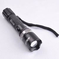 大容量 300米 遠(yuǎn)射王 調(diào)焦 充電手電筒  強(qiáng)光手電筒 新款強(qiáng)光手電