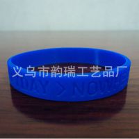 外貿(mào)出口硅膠手環(huán) 高品質(zhì)夜光 熒光 多色 填色凹字硅膠手環(huán)定制
