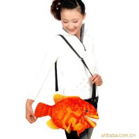 海乐园 个性创意礼品*** 仿真毛绒玩具45cm猪仔鱼斜背包