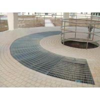 山东威海乳山万通筛网***供应钢格板水沟盖板主要用来做钢结构平台板、沟盖板、钢梯的踏步板、建筑物吊顶