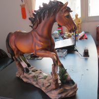 厂家现货直供 树脂雕塑工艺品 办公室内装饰品摆件 仿真奔马雕像