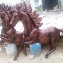 红古铜骏马浮雕厂家 骏马玻璃钢雕塑定制 玻璃钢骏马浮雕壁画