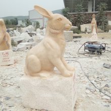 石雕兔子手工雕刻大理石十二生肖卯兔广场装饰雕塑厂家定做