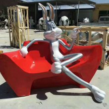 衢州玻璃钢流氓兔斯基座凳雕塑树脂维尼熊座椅卡通动物造型座椅雕塑厂家