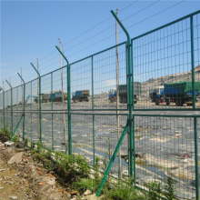 生产可拼接的护栏网 高速公路防抛网 万泰体育场围栏