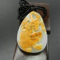 正品新疆和田玉白玉籽料黄皮老虎手把件吊坠 玉挂件 白玉批发