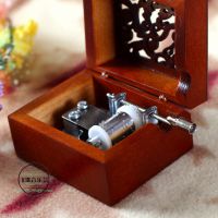 飞歌 实木手摇音乐盒 木质八音盒天空之城生日礼物创意礼品 镂空