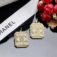 韩版时尚百搭CC盾牌耳钩 小香高档镶珍珠耳钩 工厂直销