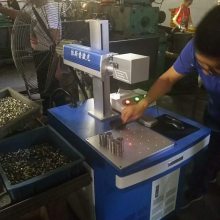 成都手机壳照片图案定制激光打标机销售，成都个性小商品激光刻字机，激光打码机销售