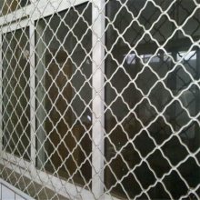 福建波浪焊接网规格/3mm门窗防盗网厂家/飞机上铁路防护用网墙多少钱
